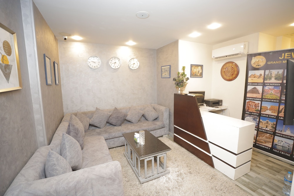 jewel grand museum pyramids view