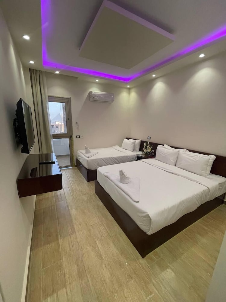 jewel grand museum pyramids view