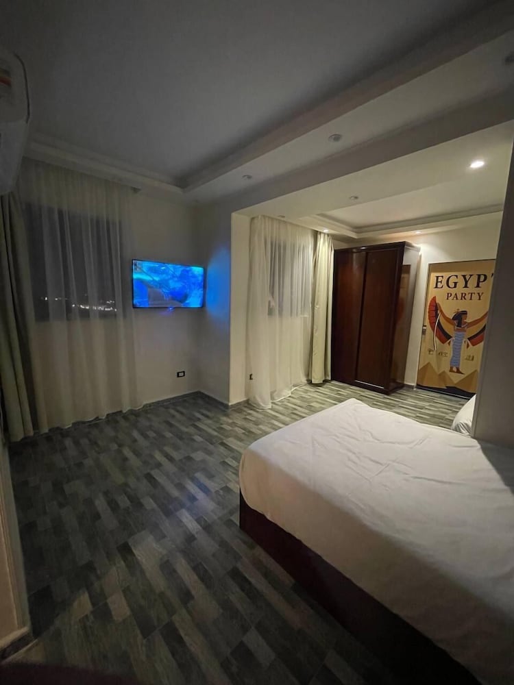 jewel grand museum pyramids view