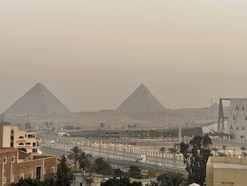 jewel grand museum pyramids view