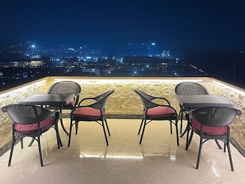 jewel grand museum pyramids view