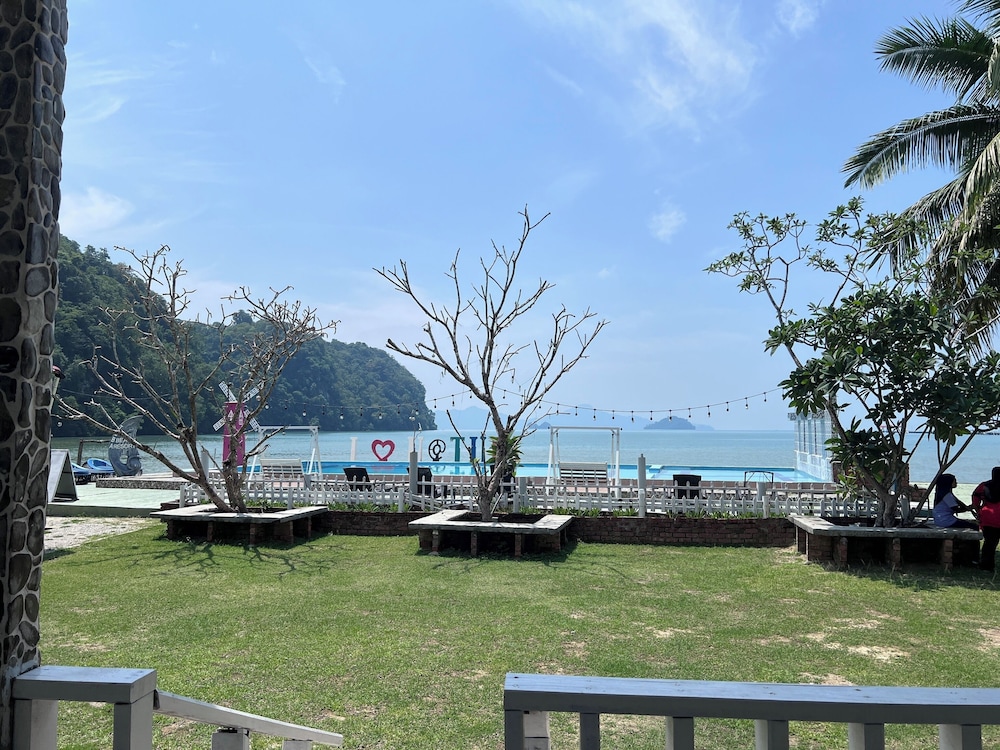 capital o 90741 tuba beach resort langkawi