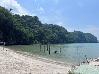 capital o 90741 tuba beach resort langkawi