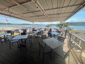 World Famous Fox Hollow Resort,Palo Pinto>>Graham,2.5 star