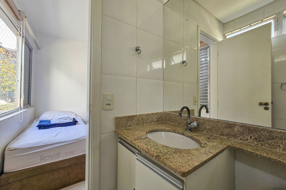 pe na areia do guaruja praia do tombo f