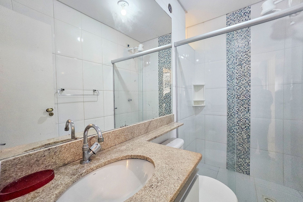 pe na areia do guaruja praia do tombo f