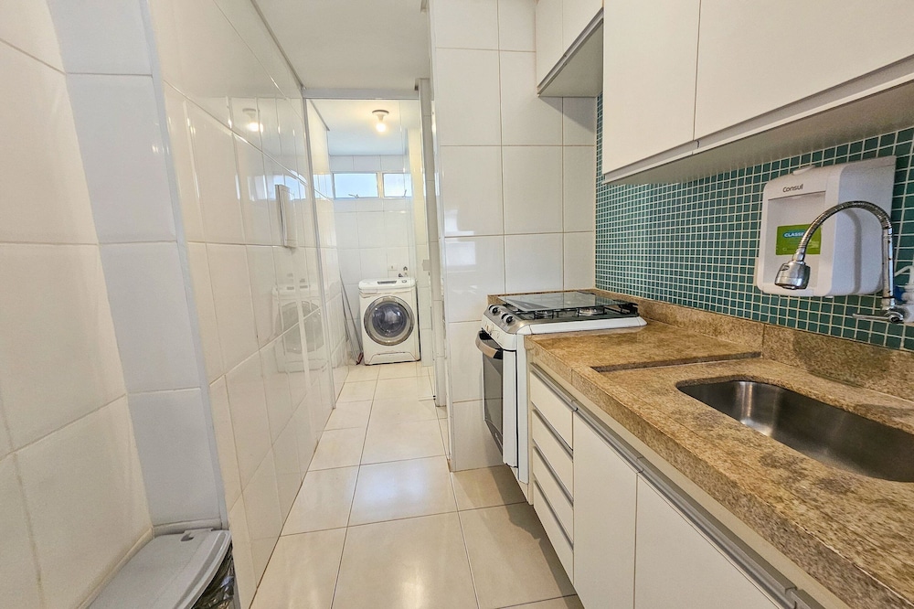 pe na areia do guaruja praia do tombo f