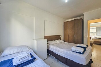 pe na areia do guaruja praia do tombo f