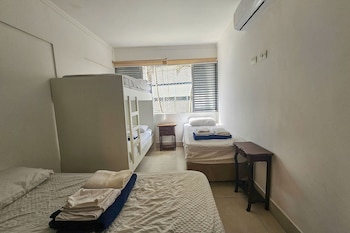 pe na areia do guaruja praia do tombo f