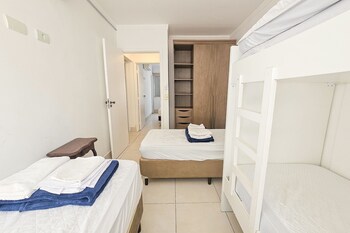 pe na areia do guaruja praia do tombo f