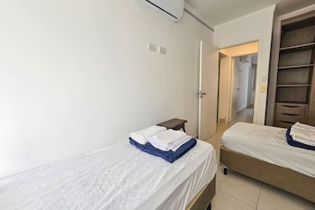 pe na areia do guaruja praia do tombo f