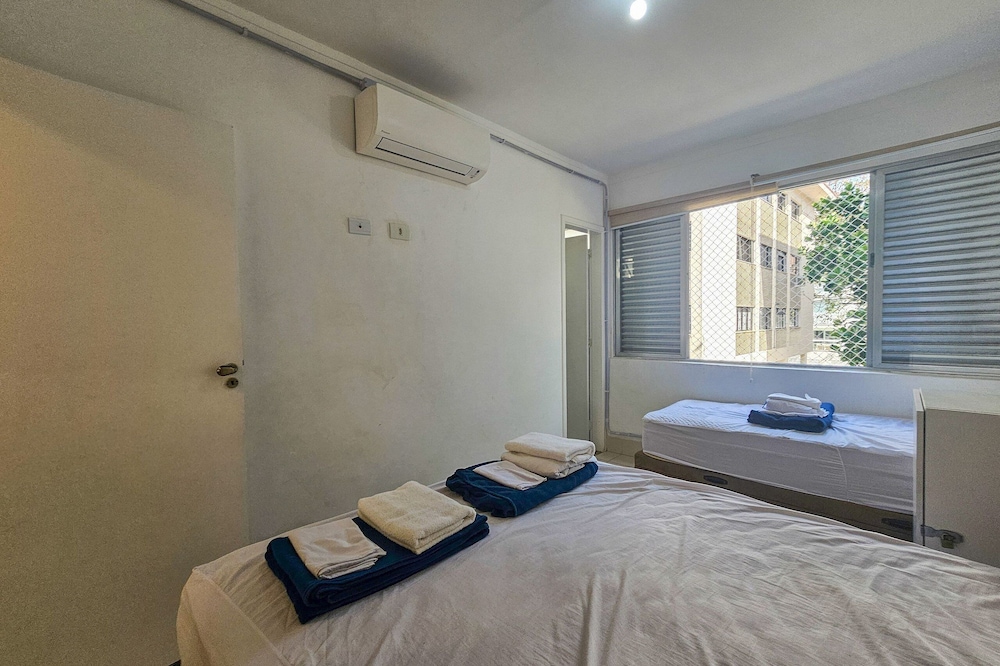 pe na areia do guaruja praia do tombo f