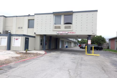 americas best value inn san antonio airport south