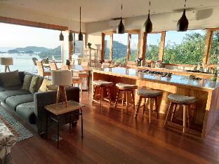 paradise garage komodo villa