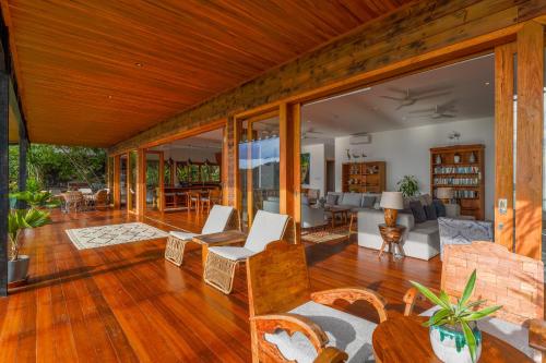 paradise garage komodo villa