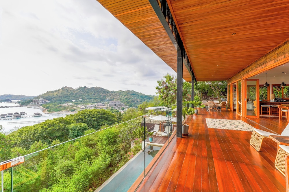 paradise garage komodo villa