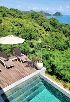 paradise garage komodo villa