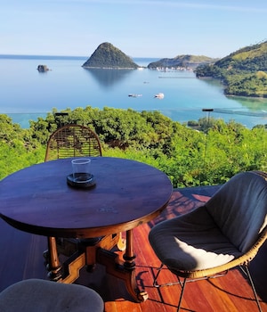 paradise garage komodo villa