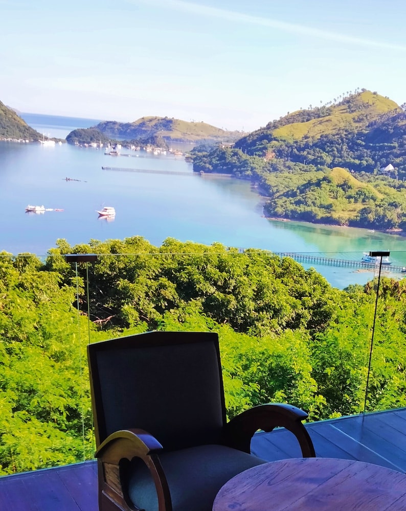 paradise garage komodo villa