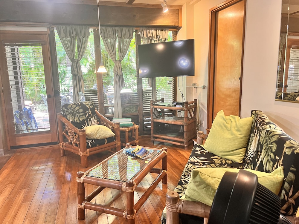 papaya suite