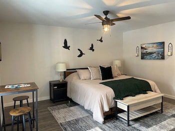 alaska lake and lodge at longmere