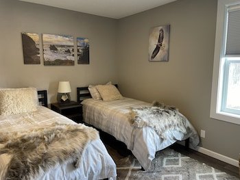 alaska lake and lodge at longmere