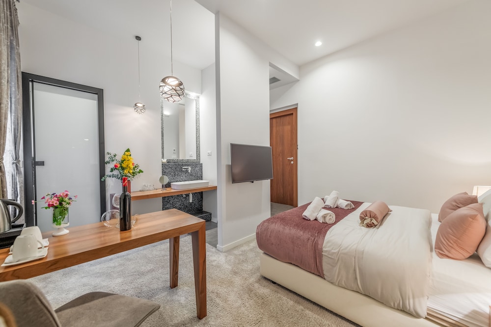 starlight luxury suites