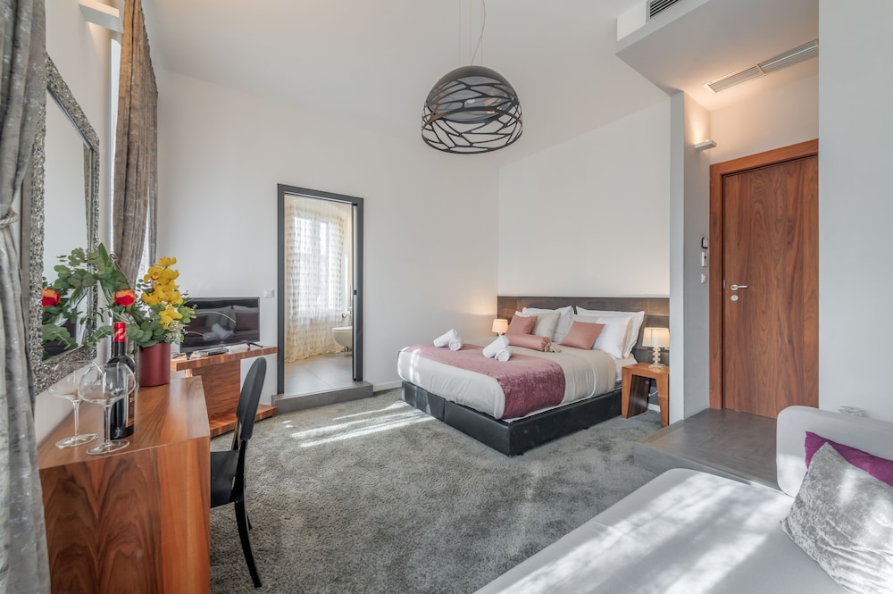starlight luxury suites