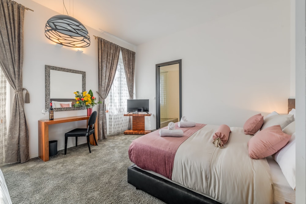 starlight luxury suites