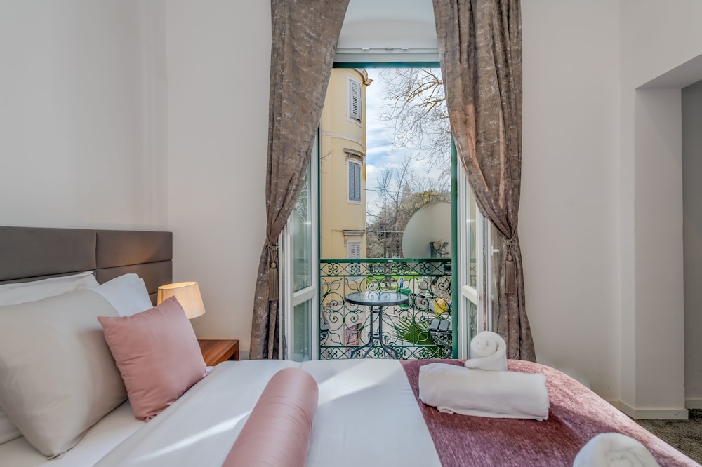 starlight luxury suites