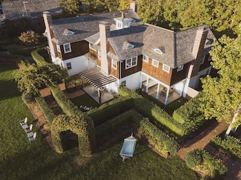 The Reform Club,Pantigo Road Historic>>Amagansett,2 star