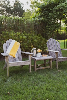 The Reform Club,Pantigo Road Historic>>Amagansett,2 star