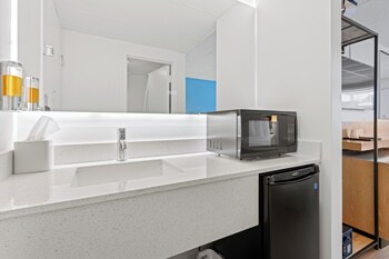 hotel manteo trademark collection by wyndham