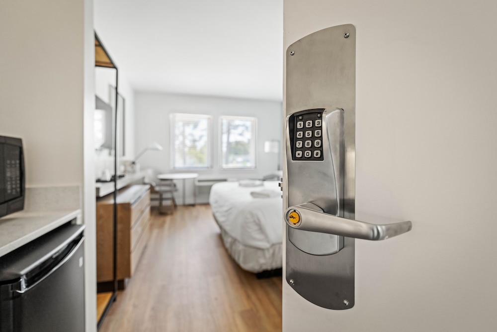 hotel manteo trademark collection by wyndham