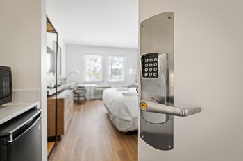 hotel manteo trademark collection by wyndham