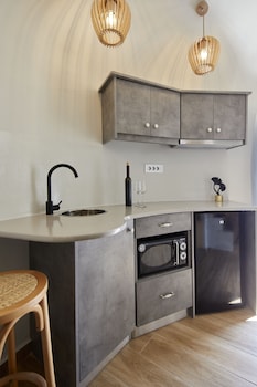 aecon suites