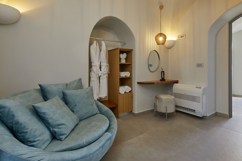 aecon suites