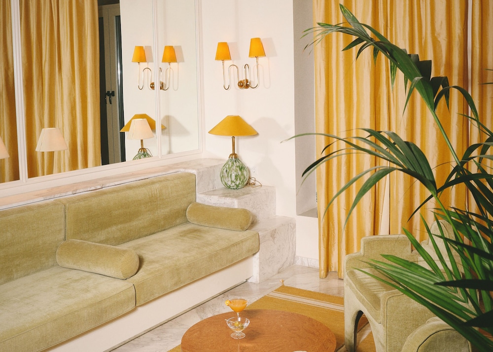 apollo palm hotel