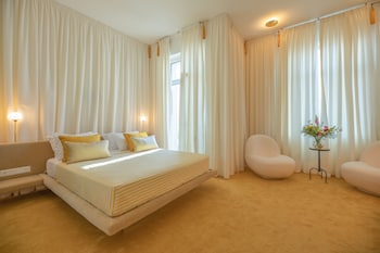 apollo palm hotel
