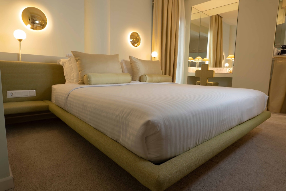 apollo palm hotel