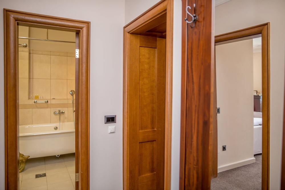 hotel astoria tivat