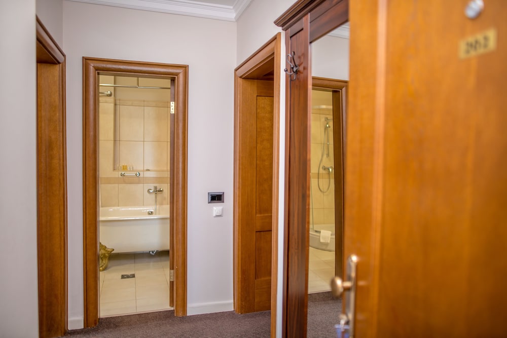 hotel astoria tivat