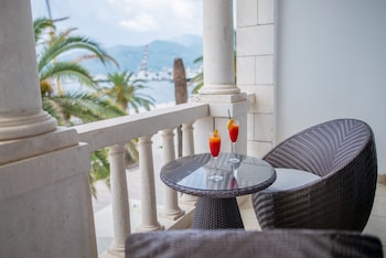 hotel astoria tivat