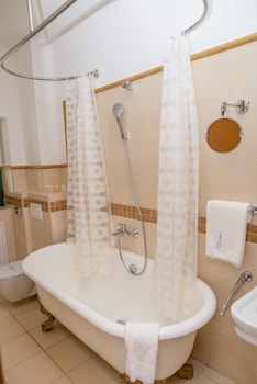hotel astoria tivat