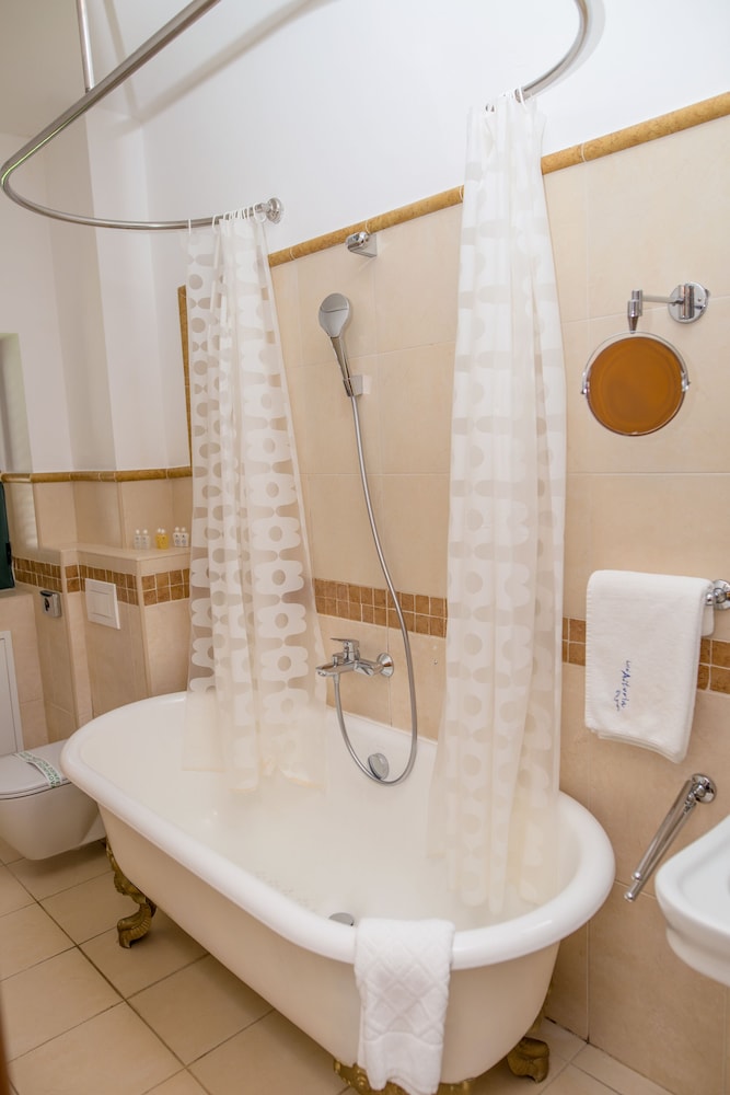 hotel astoria tivat