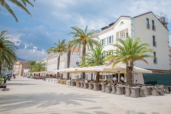hotel astoria tivat