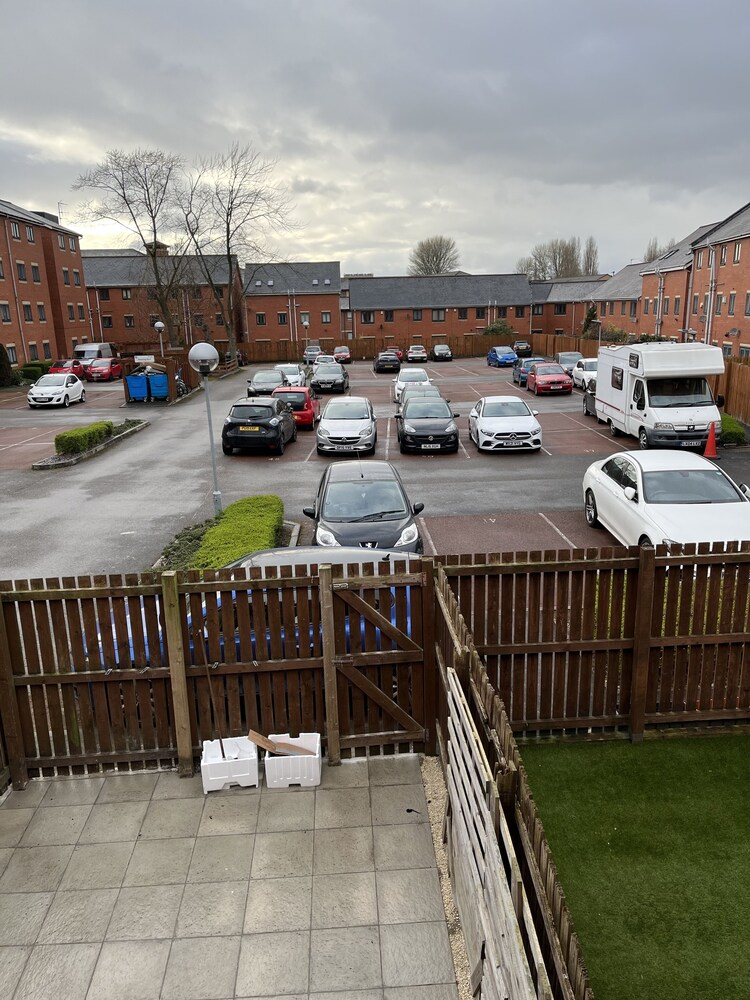 entire captivating 2 bed house in manchester