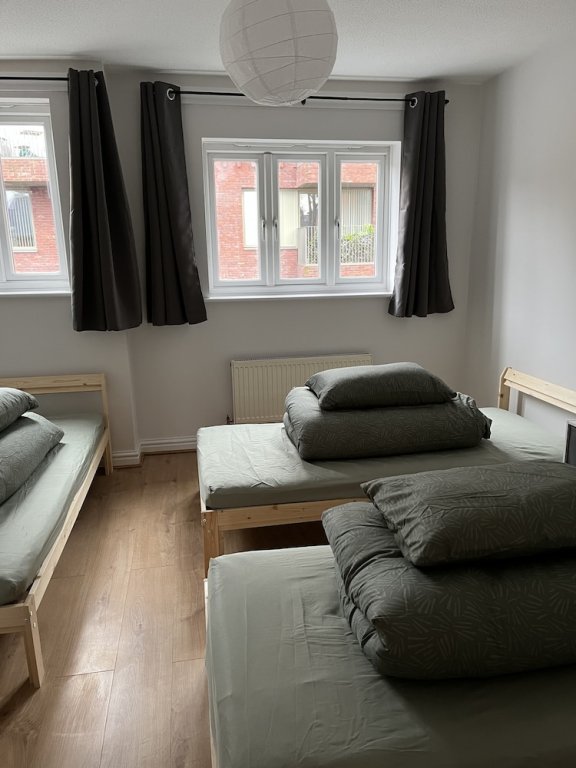 entire captivating 2 bed house in manchester