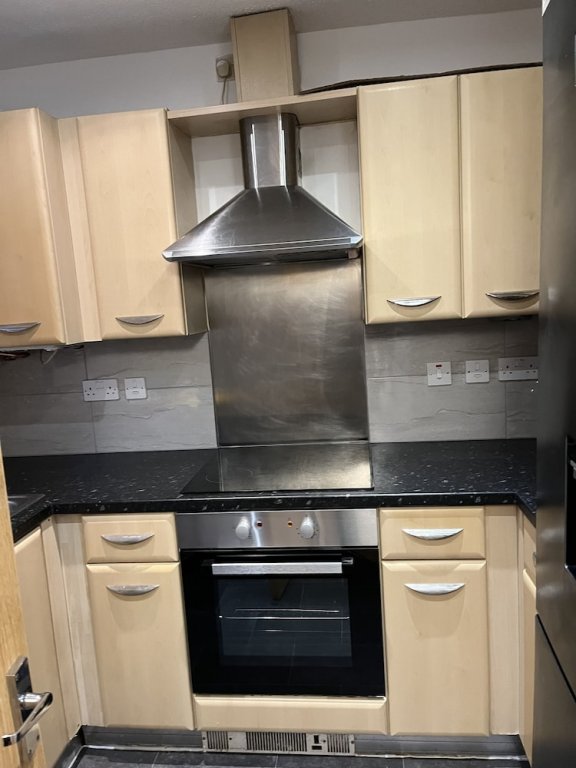 entire captivating 2 bed house in manchester