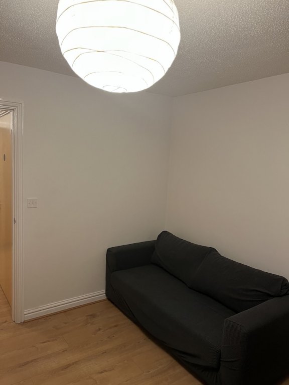 entire captivating 2 bed house in manchester